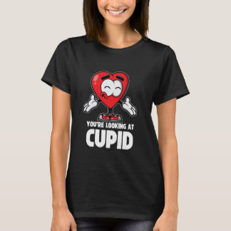 Camiseta Estás Mirando a Cupido Chicos Lindos Feliz Valen
