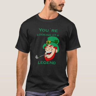 Camiseta Estás Mirando a una Leyenda Día de San Patricio