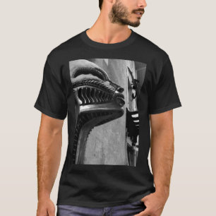 Camiseta Estatua de H R Giger Museumsstue. Gruyères, Schwei