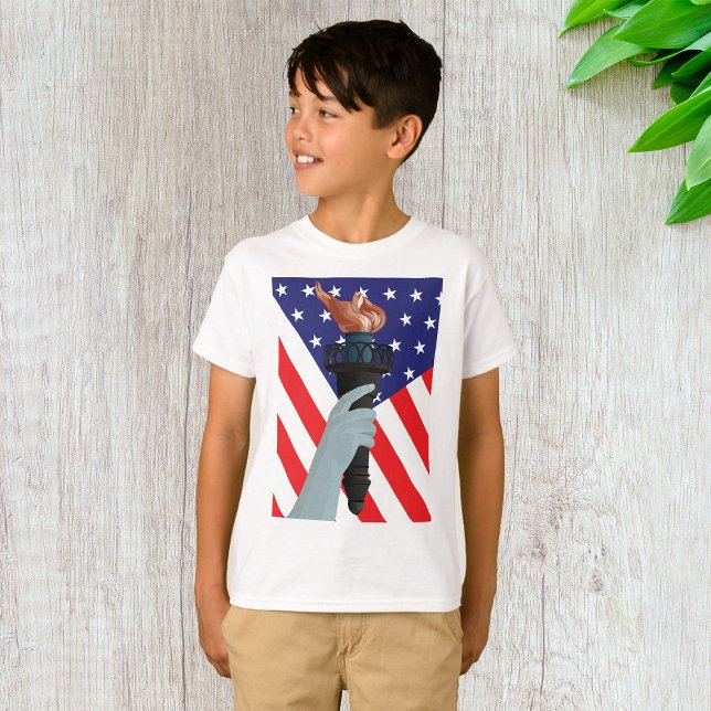Camiseta Estatua de la Antorcha de la Libertad con bandera  (Subido por el creador)