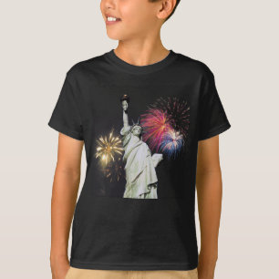 Camiseta Estatua de la libertad - fondo de los fuegos