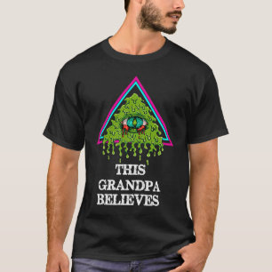 Camiseta Este abuelo cree que es impresionante la conspirac