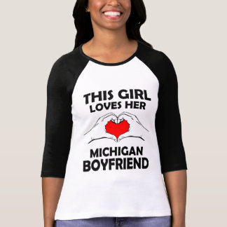 Camiseta este chica ama a su novio de Michigan