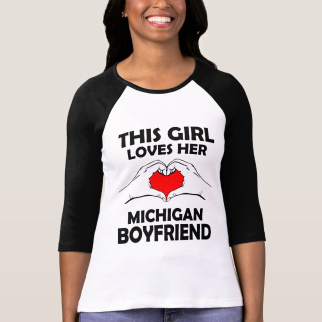 Camiseta este chica ama a su novio de Michigan (Anverso)