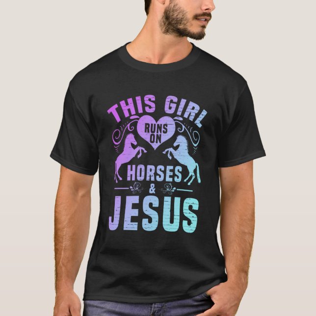 Camiseta Este Chica Corre Sobre Caballos Y Jesús (Anverso)
