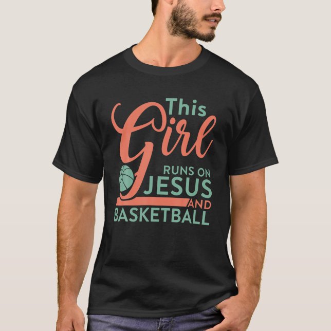 Camiseta Este Chica Corre Sobre Jesús Y El Baloncesto (Anverso)
