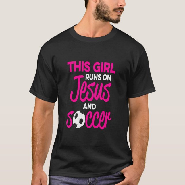 Camiseta Este Chica Corre Sobre Jesús Y El Fútbol (Anverso)