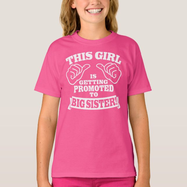 Camiseta Este chica está consiguiendo promovió a la hermana (Anverso)