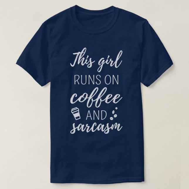 Camiseta Este Chica Funciona Con Café Y Sarcasmo I (Diseño del anverso)