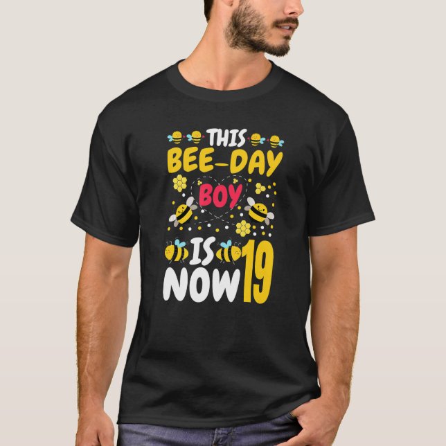 Camiseta Este chico del Bee Day está ahora 19 19th Birthday (Anverso)