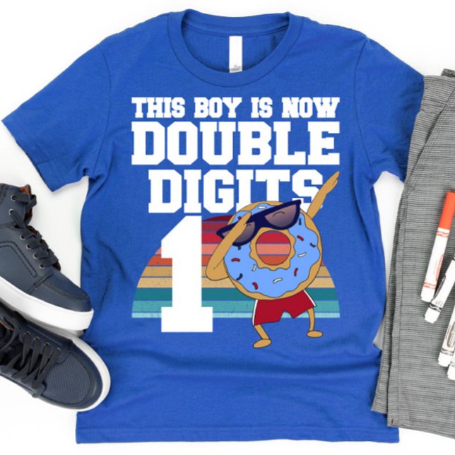 Camiseta Este chico es ahora doble dígito gracioso 10 cumpl (Subido por el creador)