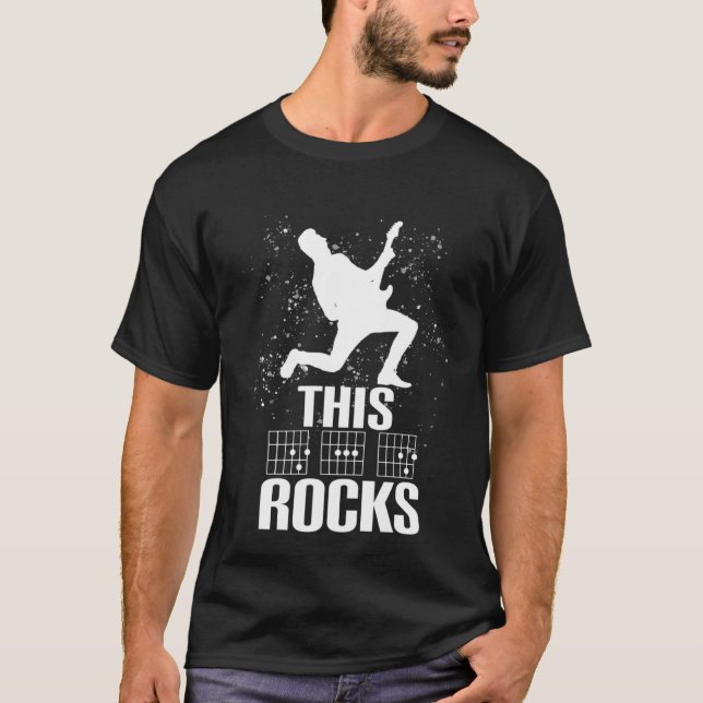 Camiseta Este DAD Rocks Acordes de Guitarra (Anverso)