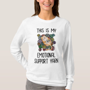 Camiseta Este Es Mi Emocional Apoyo Yarn