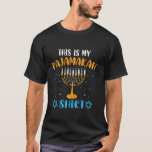 Camiseta Este Es Mi Hanukkah Pajamakah Menorah Chanukah Paj<br><div class="desc">Este es mi Hanukkah Pajamakah Menorah Chanukah Pajamas PJ's Long Sleeve T Shirt</div>