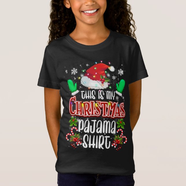 Camiseta Este es mi Navidad Pajama Stocking Gorra Santa Fam (Anverso)