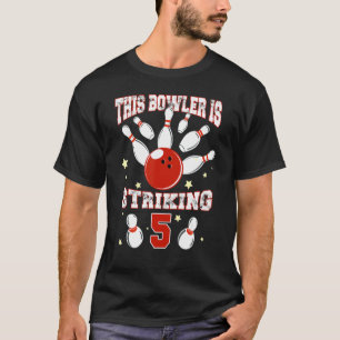 Camiseta Este jugador de bolos está golpeando a los 5 años