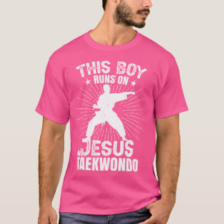 Camiseta Este Niño Corre Sobre Jesús Y Taekwondo
