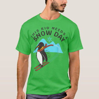 Camiseta Este Niño Necesita Un Día De Nieve Esquiando Pingü