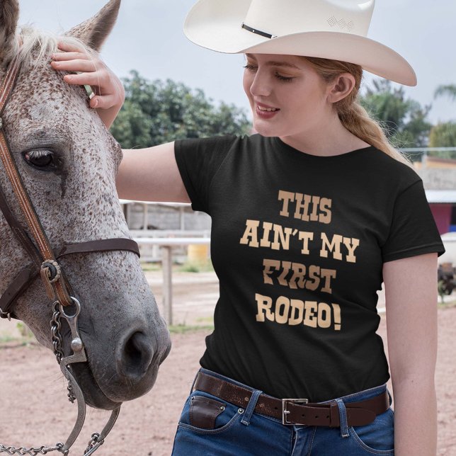 Camiseta ¡Este no es mi primer rodeo! (Subido por el creador)