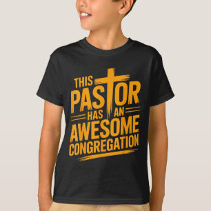 Camiseta Este pastor tiene una congregación cristiana impre