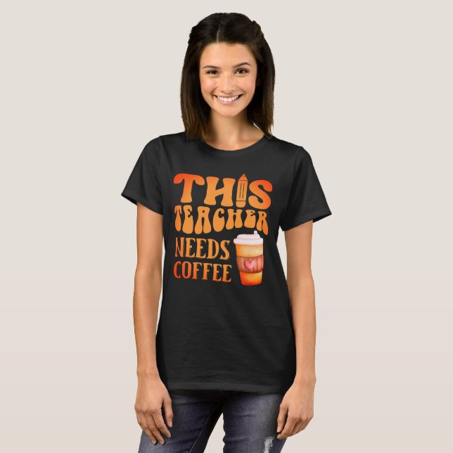 Camiseta ESTE PROFESOR NECESITA CAFÉ divertido café de prof (Anverso completo)