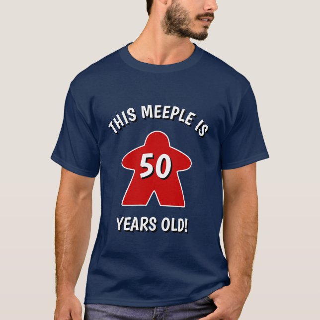 Camiseta "¡Este pueblo tiene 50 años!" Cumpleaños divertido (Anverso)