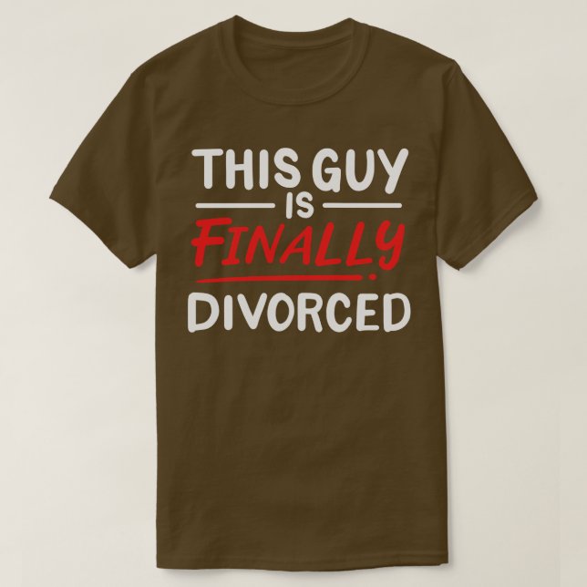 Camiseta Este Tipo Finalmente Se Divorcia (Diseño del anverso)