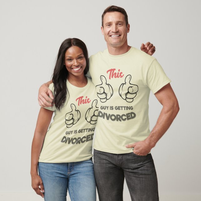 Camiseta Este tipo se está divorciando (Unisexo)