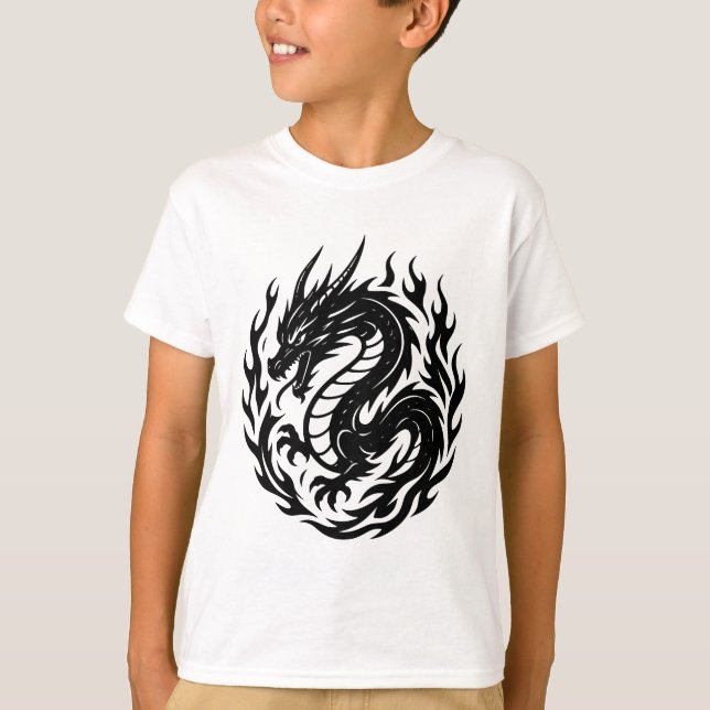 Camiseta Estilo de Tatuaje Dragón de Fuego Enroscado (Anverso)