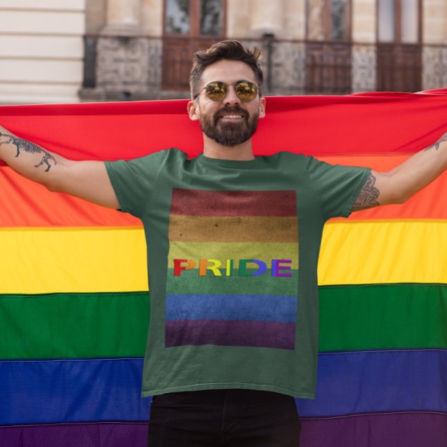 Camiseta Estilo retro de la bandera del orgullo LGBT (LGBT Rainbow Pride Flag Retro Style T-Shirt)