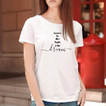 Camiseta Esto es para los tontos que sueñan con tipografía<br><div class="desc">"Aquí están los tontos que sueñan". Sé uno de los que siempre deja que su optimismo controle su visión y aspiraciones. Esta camiseta, dura, moderna, gráfica y minimalista combina tipografía audaz y san-serif con caligrafía manuscrita, todo en blanco y negro. Excelente cita inspiradora para inspirarte todo el día. Una forma...</div>