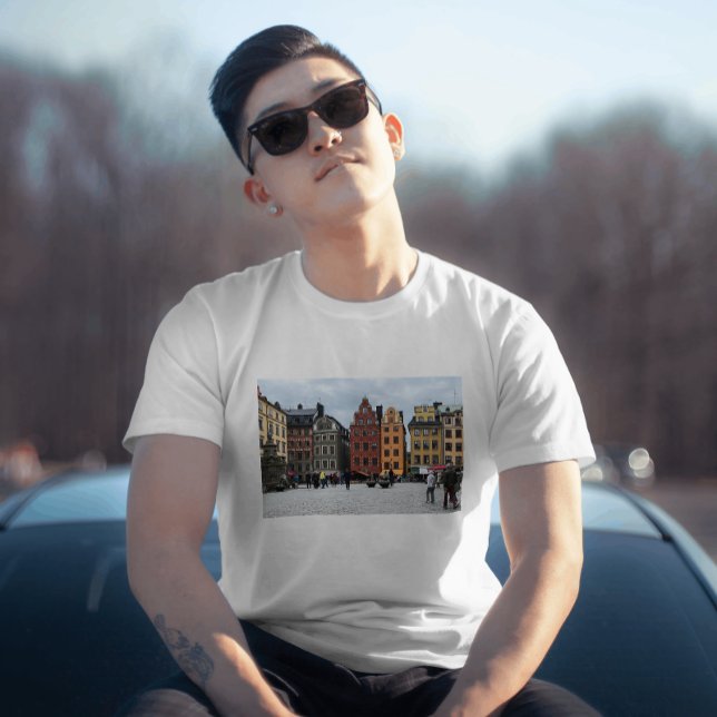 Camiseta Estocolmo Suecia Ciudad Vieja Europa (A tshirt with a beautiful photograph of Stockholm Sweden's Gamla Stan by Valerie's Gallery)