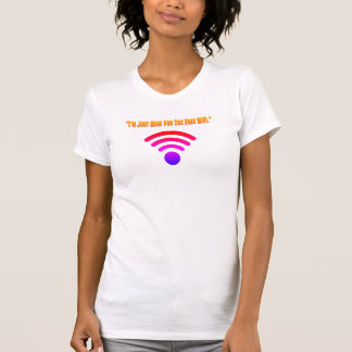 Camiseta Estoy Aquí Solo Por El WiFi Gratuito
