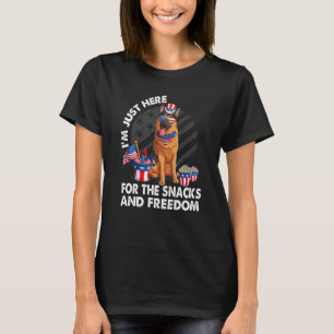 Camiseta Estoy aquí solo por los snacks y la libertad pasto