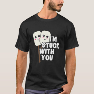 Camiseta Estoy atrapado contigo Marshmallow Campfire asando