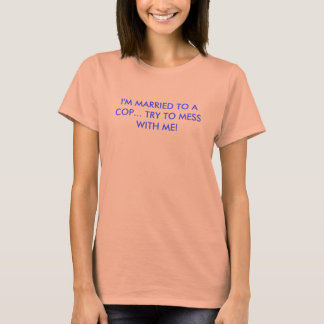 CAMISETA ESTOY CASADO CON UN COP... ¡TRATA DE REUNIRSE CONM