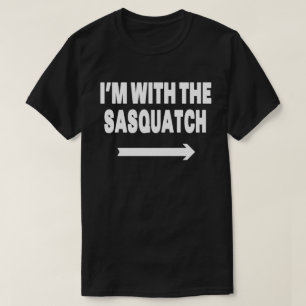 Camiseta Estoy con el baile de disfraces de sasquatch
