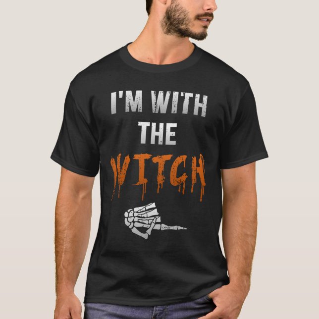 Camiseta Estoy con Witch Skeleton Hand Funny Halloween Husb (Anverso)