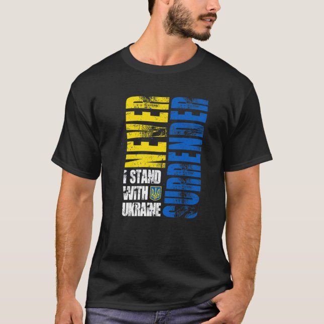 Camiseta Estoy de pie con Ucrania nunca rendirse (Anverso)