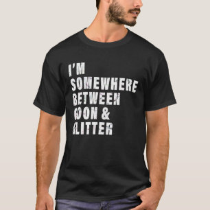 Camiseta Estoy en algún lugar entre Goon y la Purpurina Fun