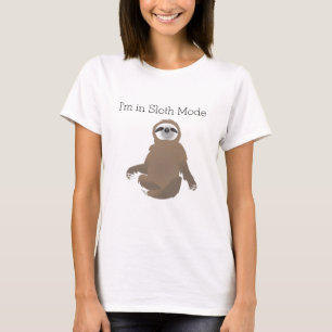 Camiseta "Estoy en modo eslogan" Brown Sloth en modo yoga