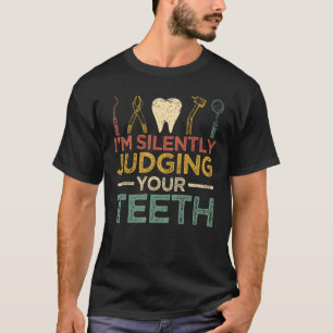 Camiseta Estoy juzgando silenciosamente a tu dentista graci