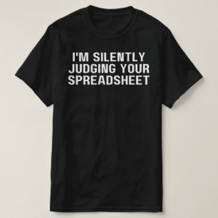 Camiseta Estoy juzgando silenciosamente tu hoja de cálculo,