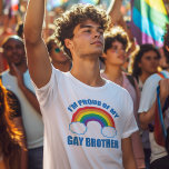Camiseta Estoy orgulloso de mi hermana LGBT gay<br><div class="desc">Estoy orgulloso de mi hermano gay. Un genial desfile de orgullo gay en la cima del arco iris para una orgullosa hermana o hermano LGBTQ que ama a su hermano LGBT.</div>