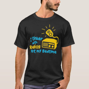 Camiseta Estoy Pensando Con Radios Pasando Mi Hora De Cama 