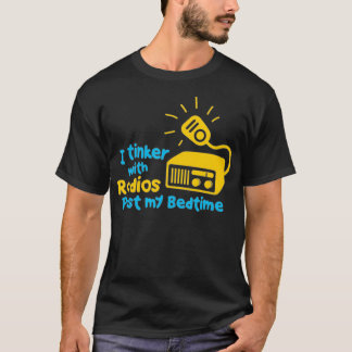 Camiseta Estoy Pensando Con Radios Pasando Mi Hora De Cama