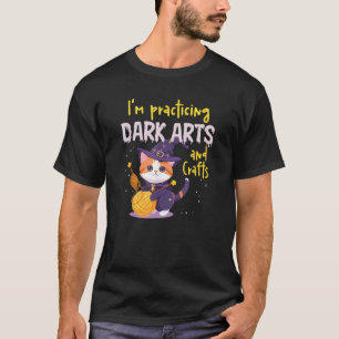 Camiseta Estoy practicando artes oscuras y artesanías de pu