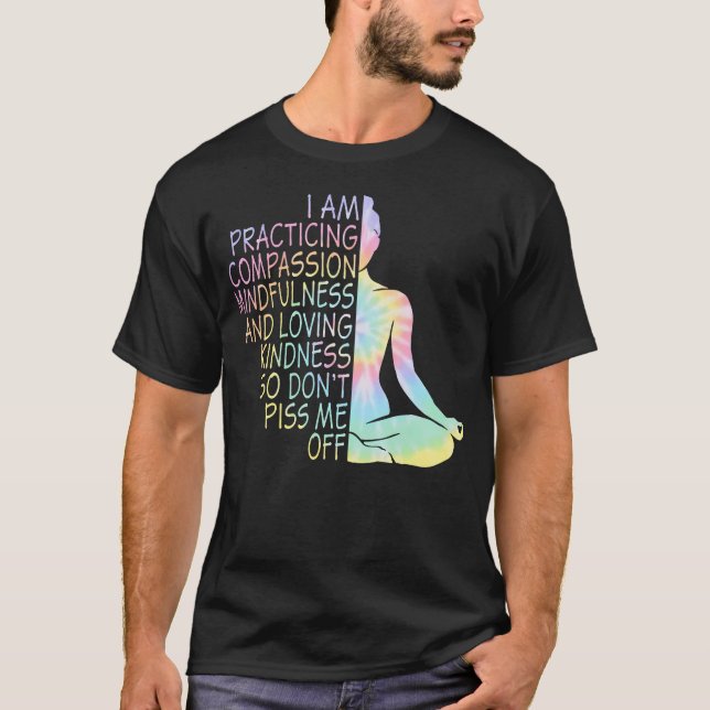 Camiseta Estoy Practicando Compasión Yoga Tie (Anverso)