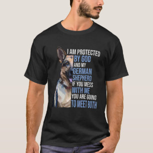 Camiseta Estoy Protegido Por Dios y Mi Pastor Alemán Divert