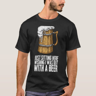 Camiseta Estoy sentado aquí deseando salir con una cerveza.